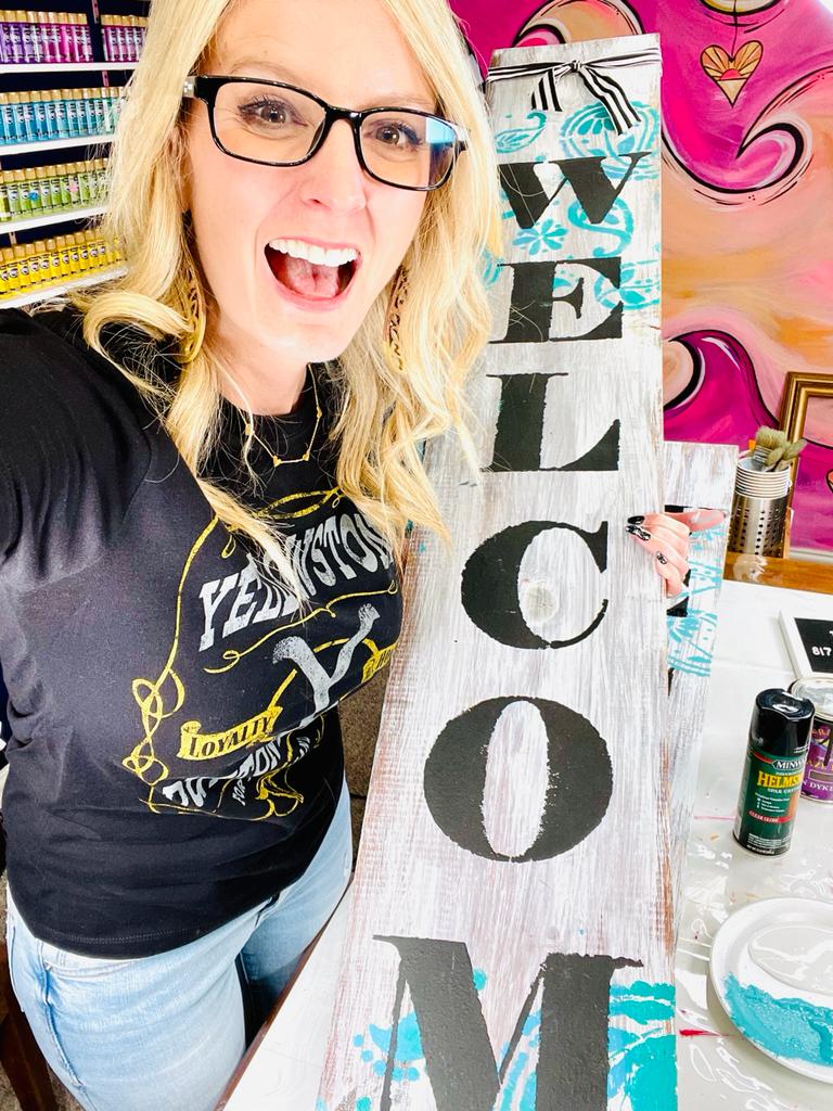 heidi easley and her easy diy welcome porch sign